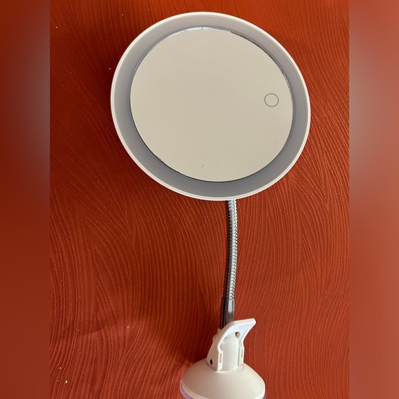 Lighted travel make up mirror - Picture 1 of 3